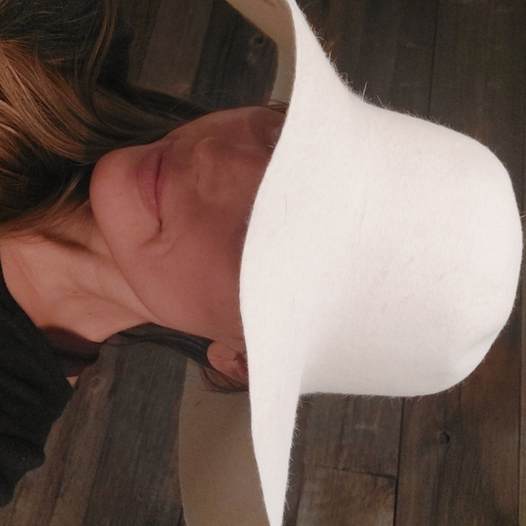 White felted wool wide brim hat - Picture 3 of 7